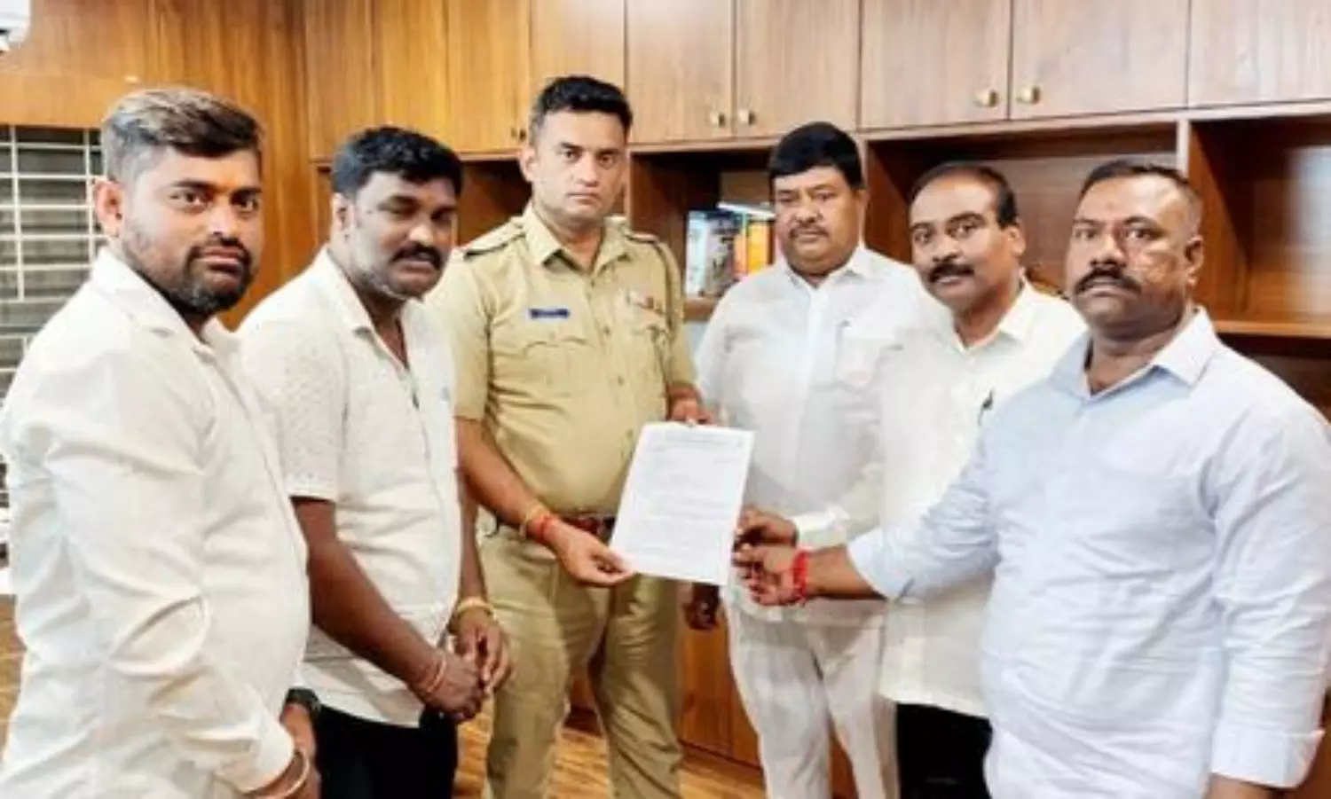 K’taka Cong protests BJP post linking Indira Gandhi to Hitler, files FIR