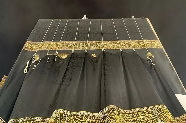 New Kiswa drapes Holy Kaaba as Islamic New Year begins New Kiswa drapes Holy Kaaba as Islamic New Year begins