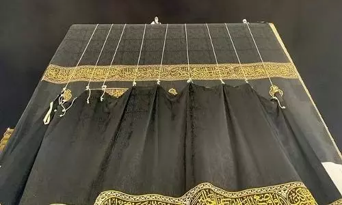 New Kiswa drapes Holy Kaaba as Islamic New Year begins