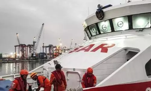 Search for 30 missing after Indonesian ferry sinks intensifies