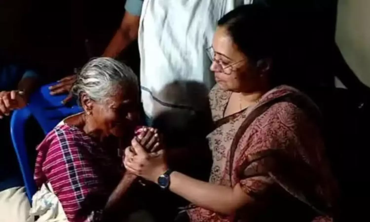 Minister Veena George visits Bindu’s grieving family, offers support