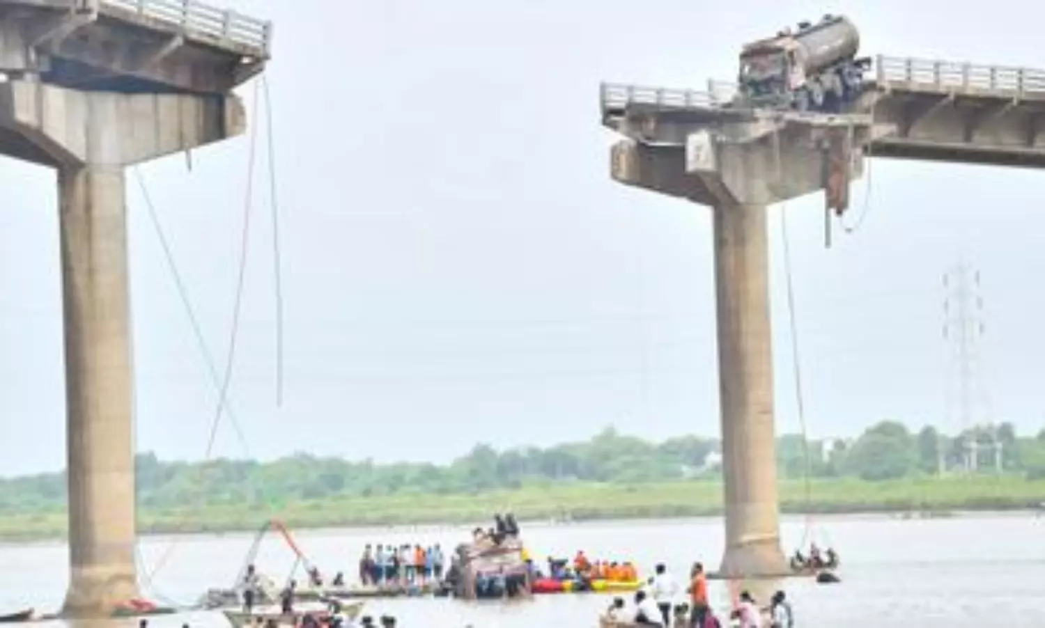 Death toll in Gambhira Bridge collapse rises to 17; rescue continues