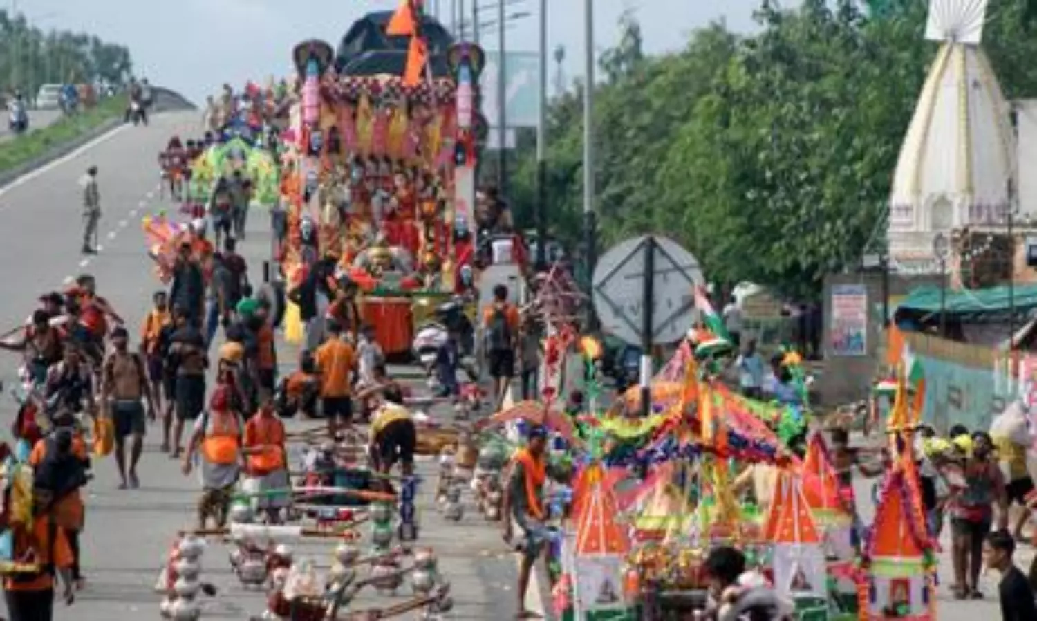 Ahead of Kanwar Yatra, UP makes QR code stickers mandatory for eateries