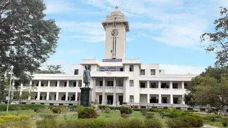 Registrar’s suspension: Raj Bhavan, Kerala University see protests