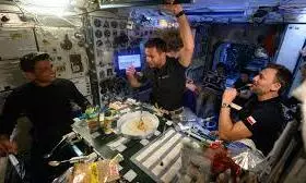 axiom crew meal