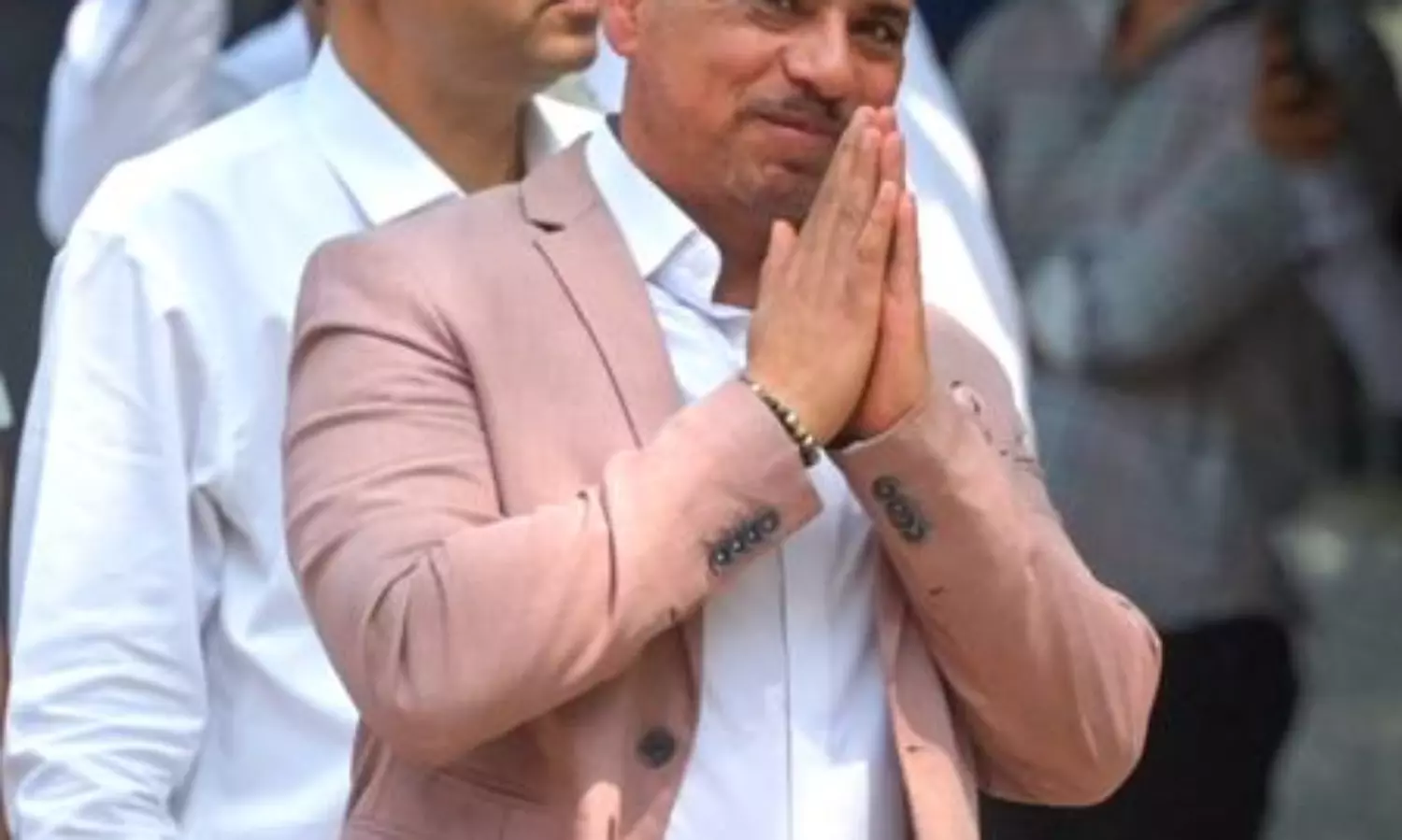 Cong claims ED action against Vadra witch-hunt; attempt to intimidate Cong claims ED action against Vadra witch-hunt; attempt to intimidate