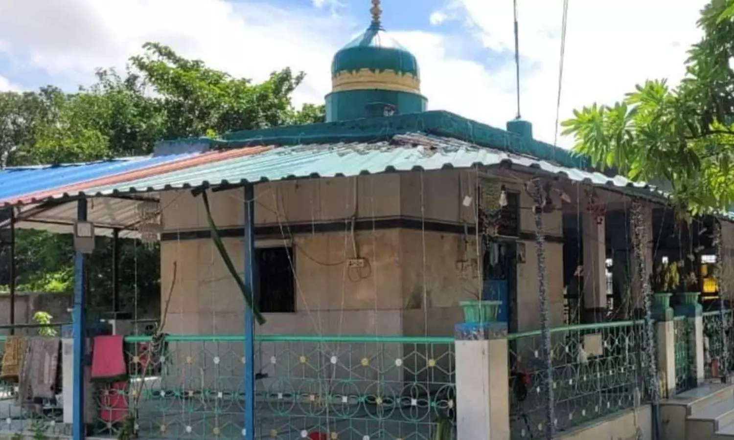 Uttar Pradeshs BJP govt demolishes 150-yr-old Muslim dargah!