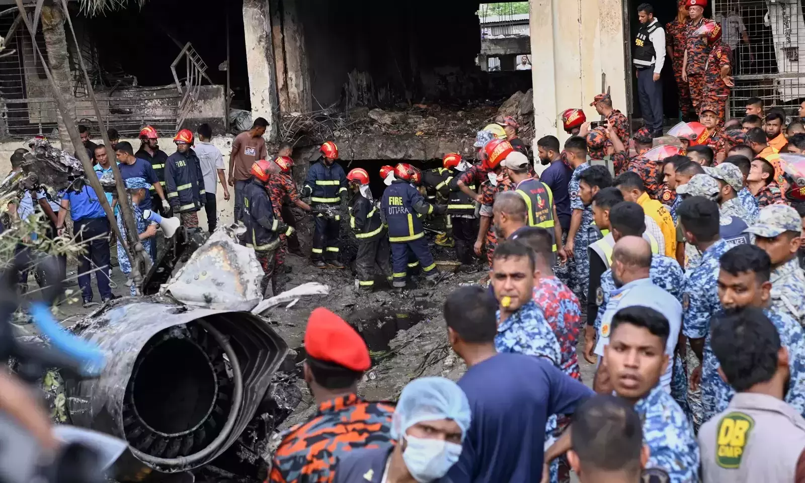 Bangladesh jet crash: latest updates say 25 deaths! 171 injured!