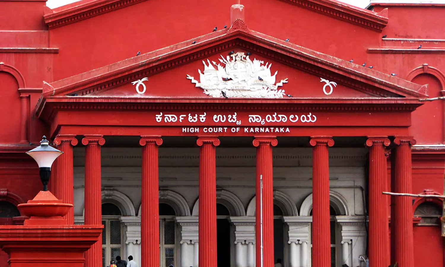 Karnataka HC issues notice to Centre, NHAI over illegal toll collection