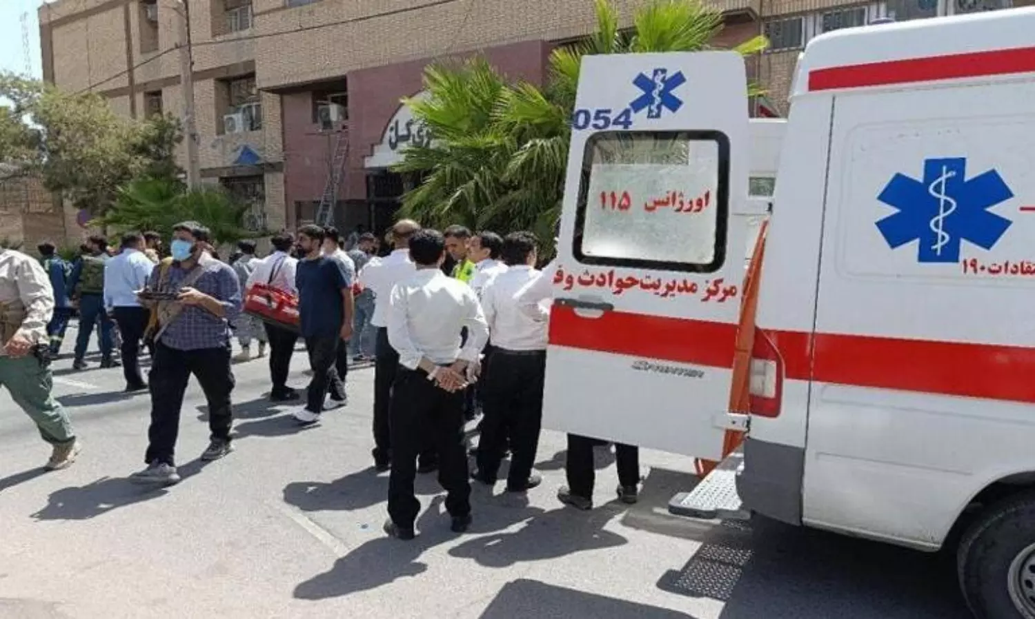 Unknown gunmen launch attack on Iranian court; kill 6, wound 20