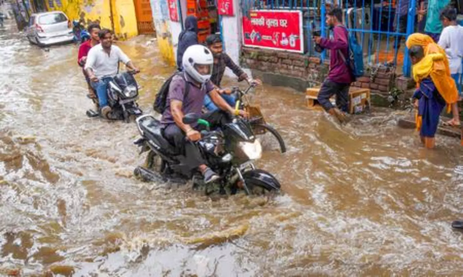 Patna paralyzed by waterlogging as rivers swell after 12 hours of rain