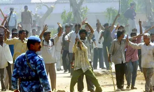 3 convicted of attacking Muslims during 2002 Gujarat violence exonerated as HC doubts witness