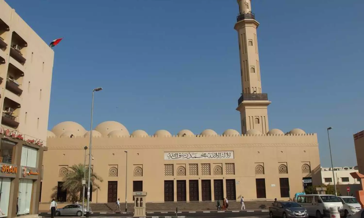 Dubai to introduce 24-hour paid parking around mosques, free during prayer times
