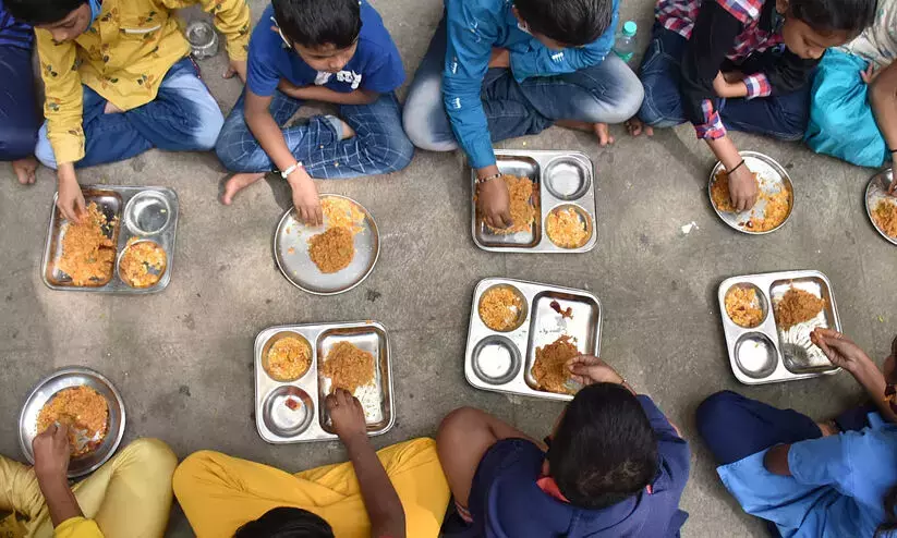 Chhattisgarh school knowingly feeds students dog-licked food!!