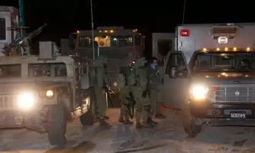 Israeli army fortifies five positions it occupies in Lebanon