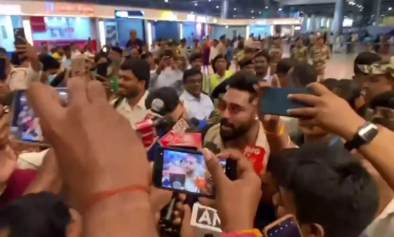 Indias test hero Mohammed Siraj arrives in Mumbai