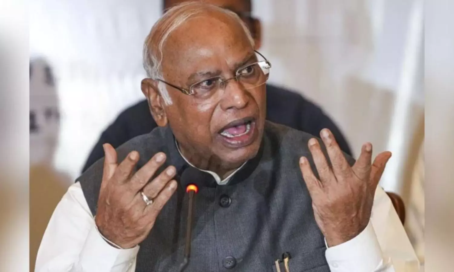 This is a foreign policy disaster’:Kharge blames govt over US tariffs