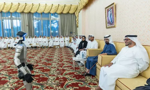 Dubai: Humanoid robot welcomes Sheikh Mohammed at Union House