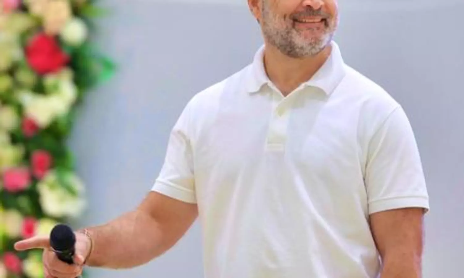 EC officials ask Rahul Gandhi to sign declaration or apologise