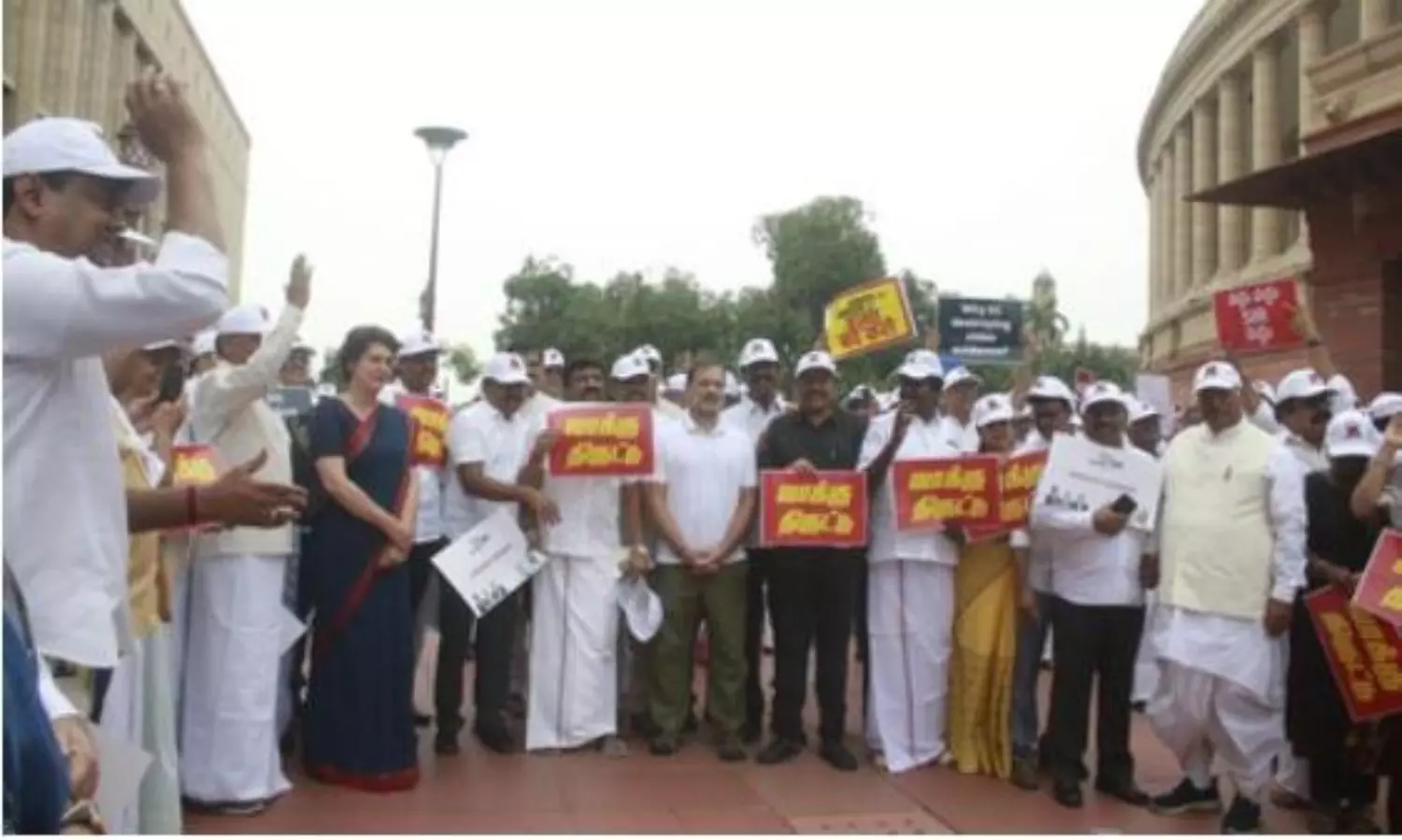 INDIA bloc stages protest march to ECI over vote theft allegations, Akhilesh Yadav jumps barricade