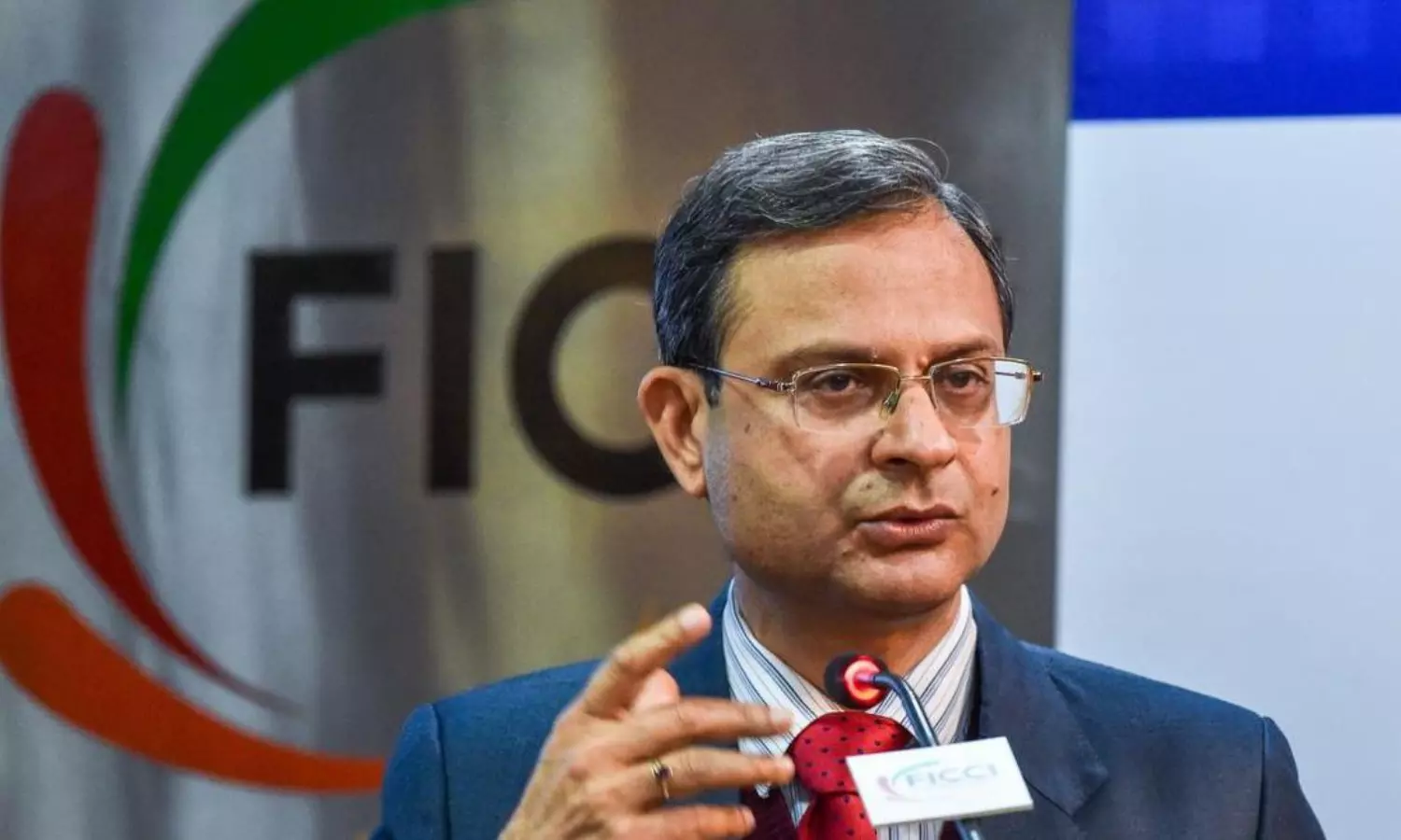 Minimum balance requirement for bank accounts not under regulatory domain: RBI Governor