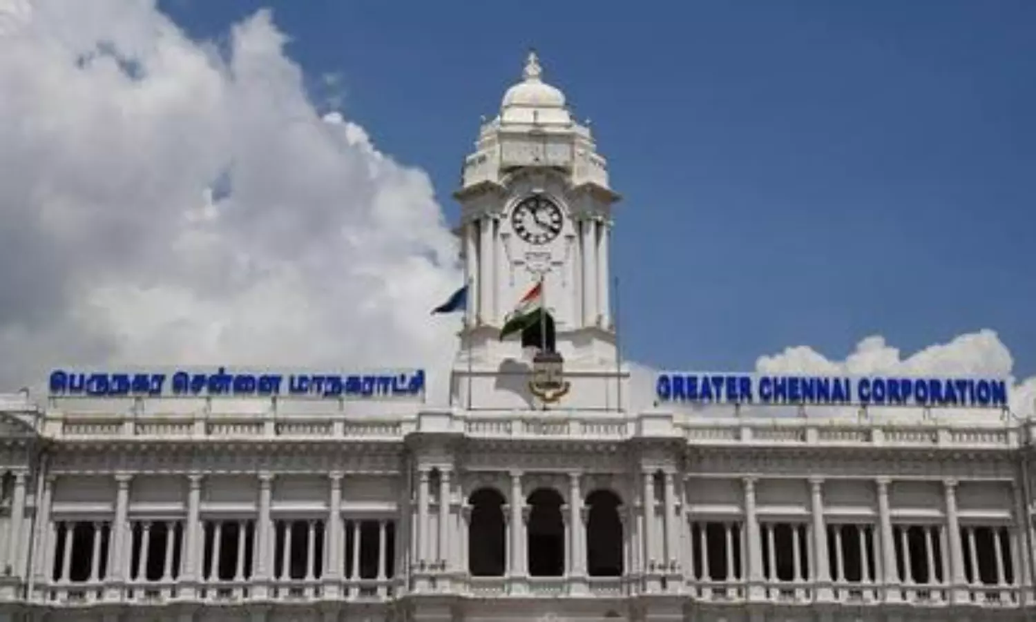Trash piles up in Chennai as sanitation staff strike; government deploys replacement workers