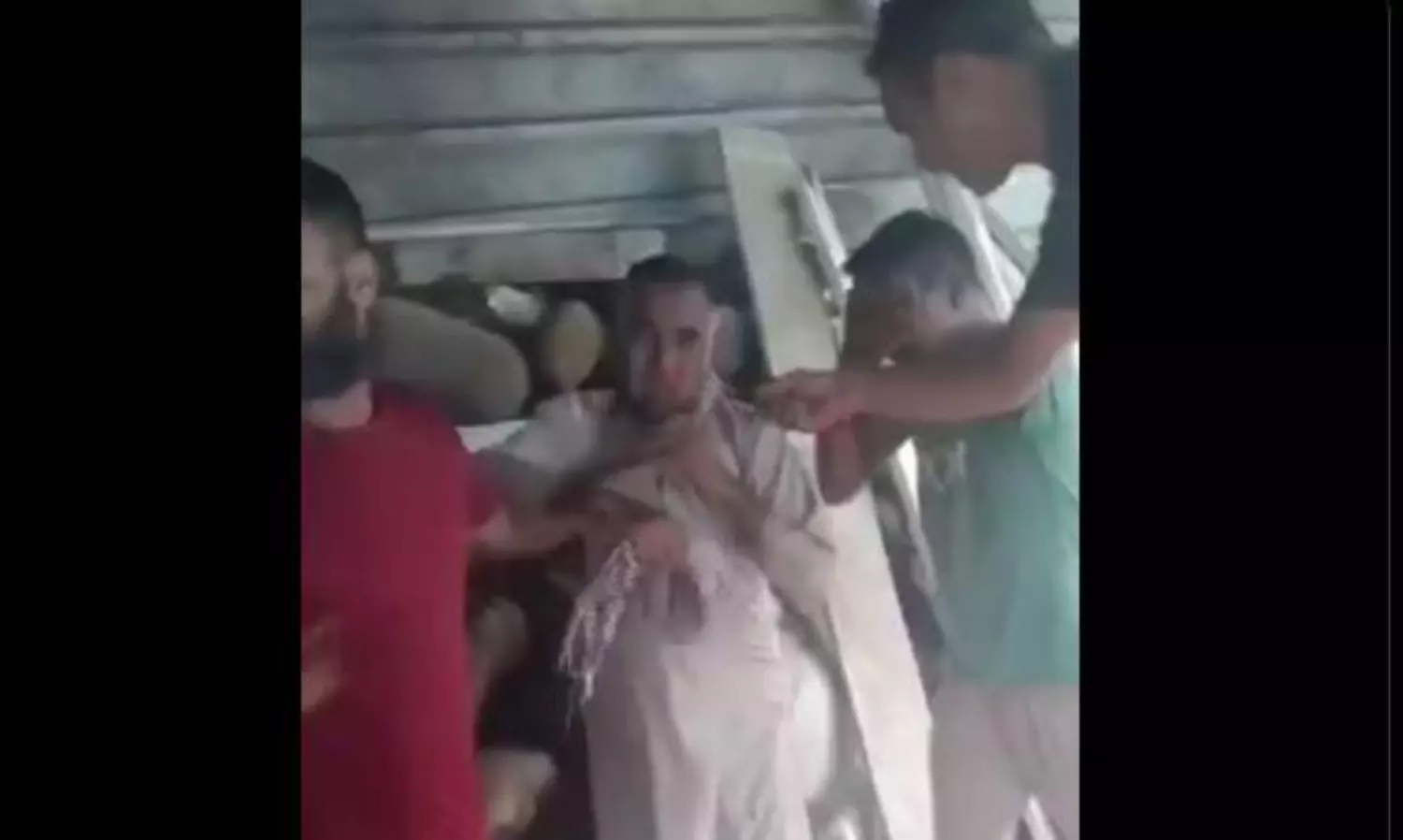 Hindu men boast of Hindu Govt while forcing Muslim man to chant Jai Shri Ram in Utt’nd