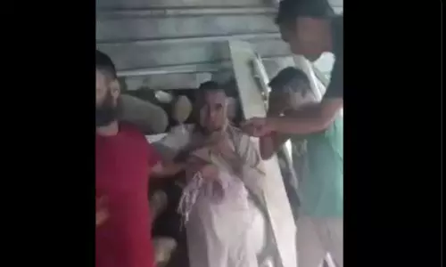 Hindu men boast of Hindu Govt while forcing Muslim man to chant Jai Shri Ram in Utt’nd