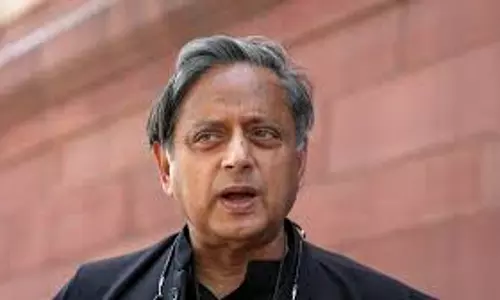 After a spell of isolation,  Tharoor reappears at Congress function