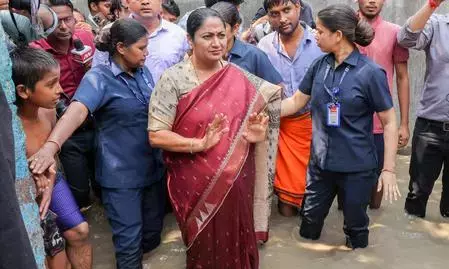 Attack on Delhi CM: Delhi Police grills 5 people in Gujarat