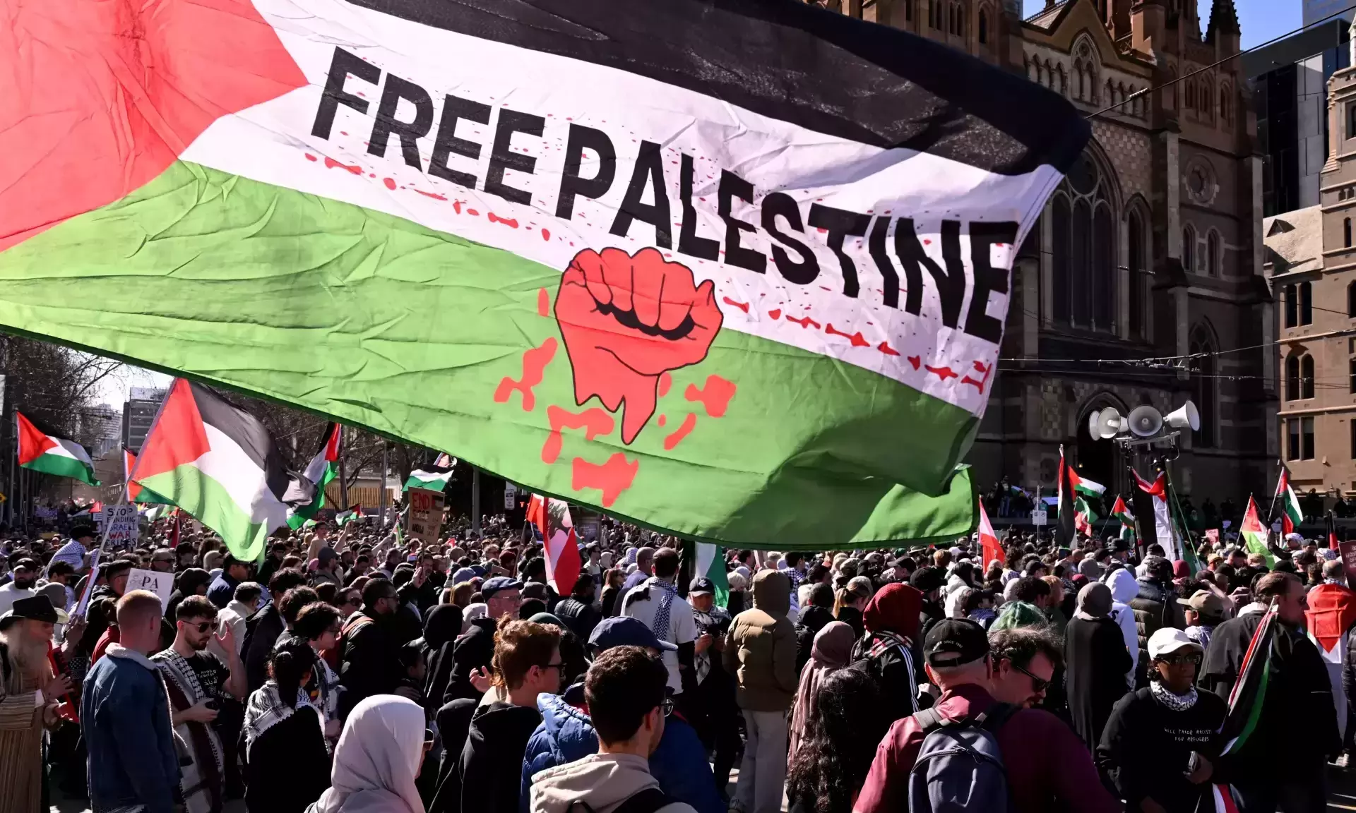 Tens of thousands in Australia take to the streets to support Gaza
