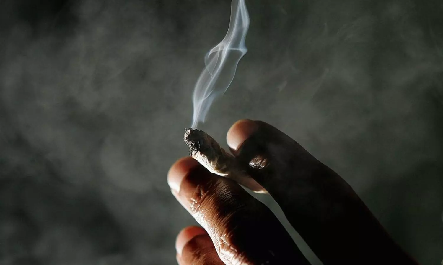 Study links self-medicating cannabis use to higher risk of paranoia