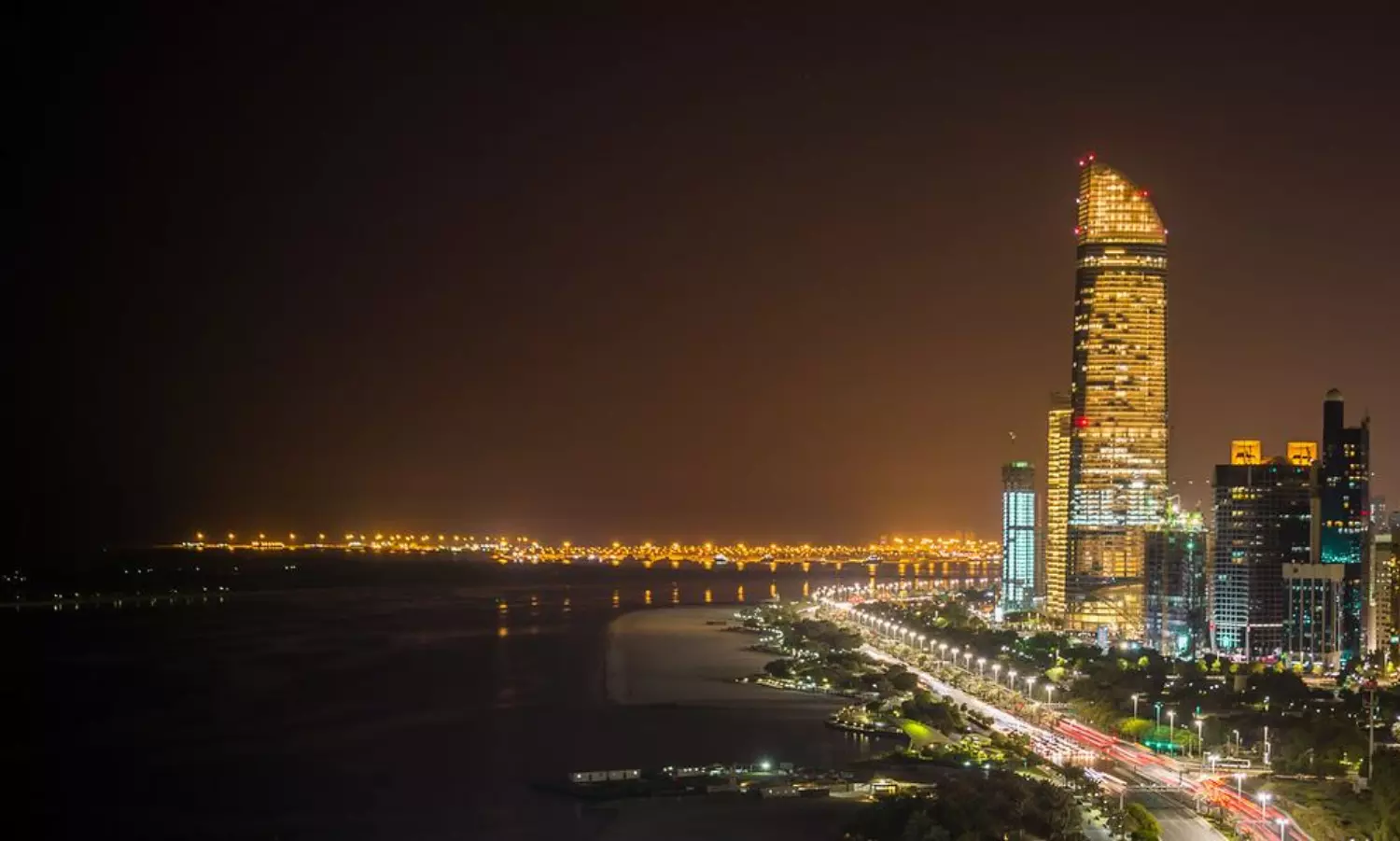 Abu Dhabi opens night beach on Corniche