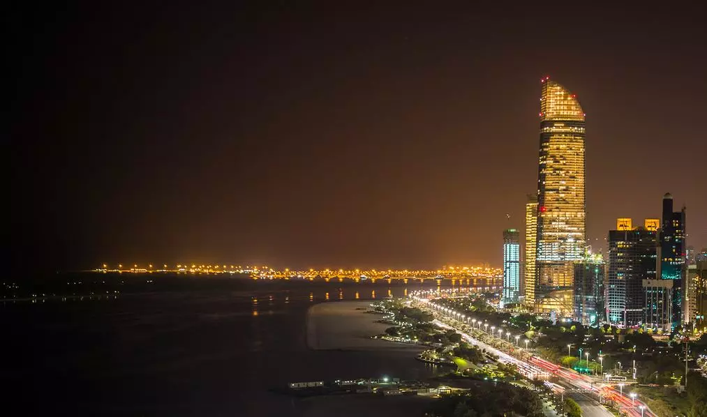 Abu Dhabi opens night beach on Corniche Abu Dhabi opens night beach on Corniche