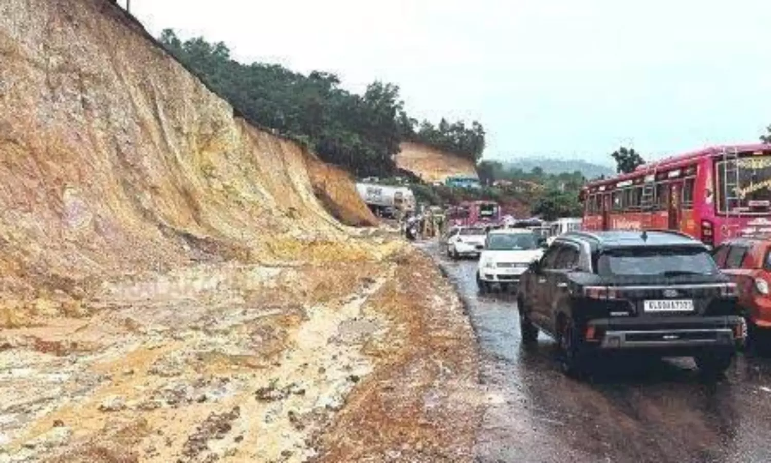 Heavy rains force ban on vehicle movement along hilly stretches of NH66 in Kasaragod