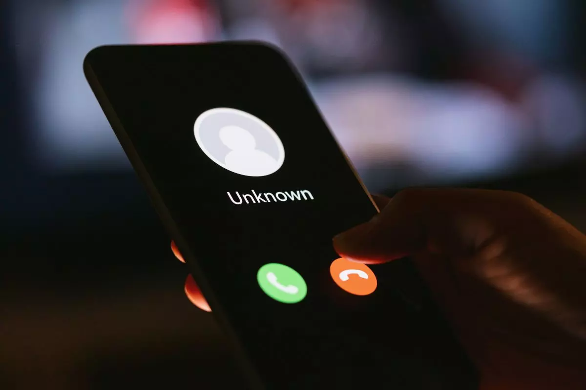 UAE Ministry warns public about fraudulent calls from unknown numbers