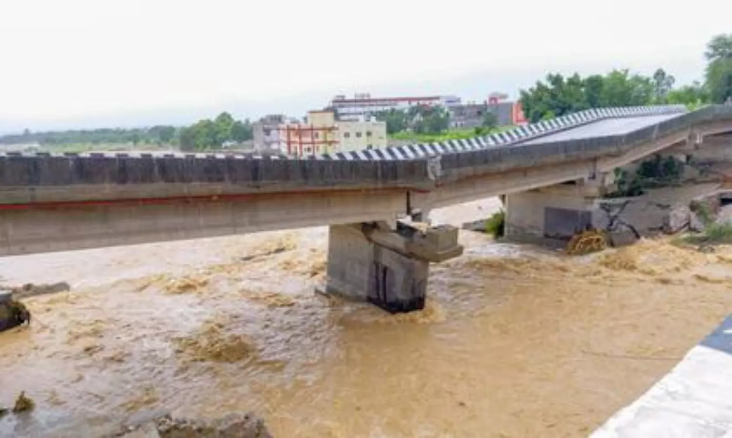 Life paralyzed in Jammu division as highway shut for 5th day, rail services hit