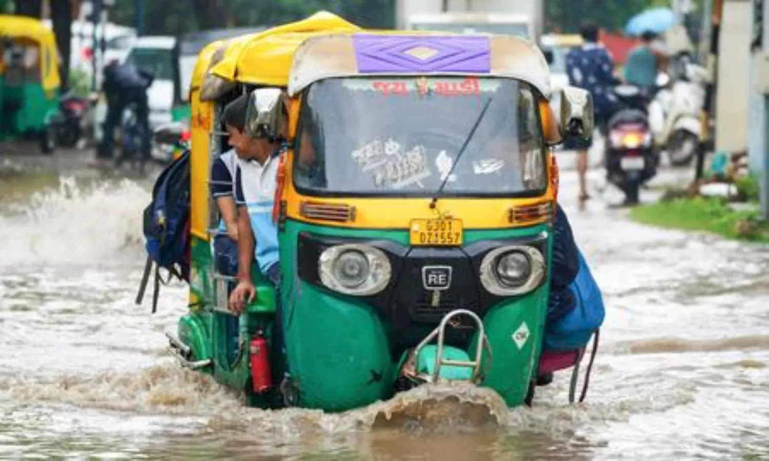 IMD issues heavy rain alerts for Gujarat as reservoirs near capacity