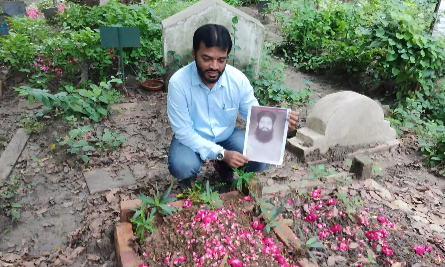 Died before verdict, family reads out acquittal at Kamal Ahmed’s grave in 2006 Mumbai blasts case