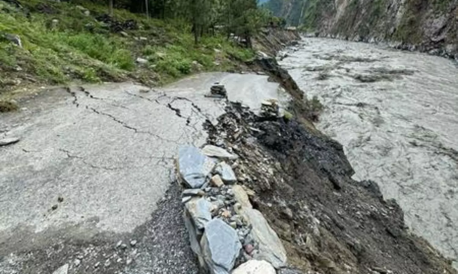 7 killed amid heavy rains in Himachal; over 1,150 roads closed