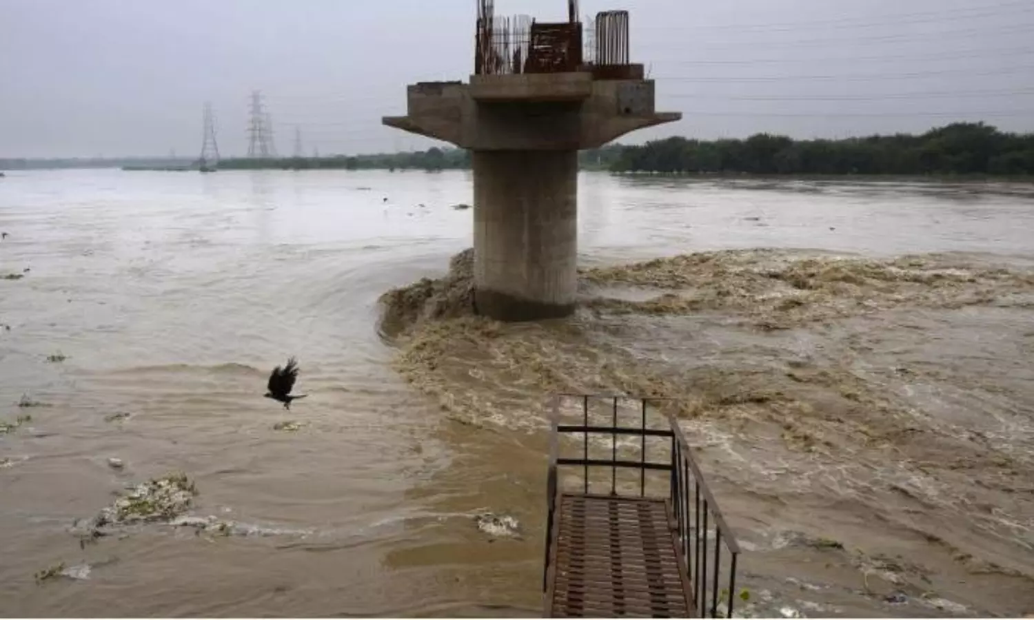 Yamuna floodwaters swamp Delhi, as river flows at 207.48 metres