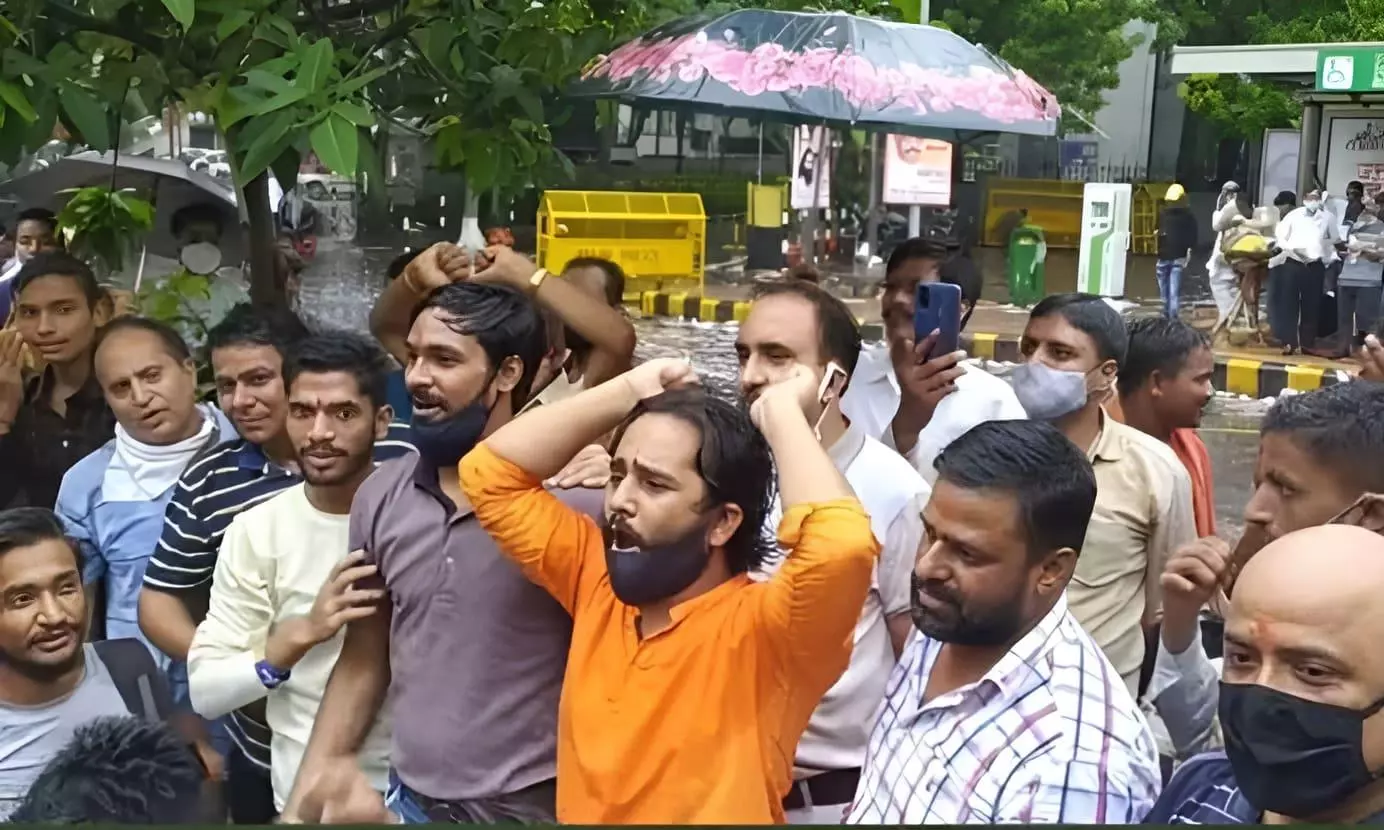 Delhi HC questions Hindutva NGO over selective focus on mazars and dargahs Delhi HC questions Hindutva NGO over selective focus on mazars and dargahs