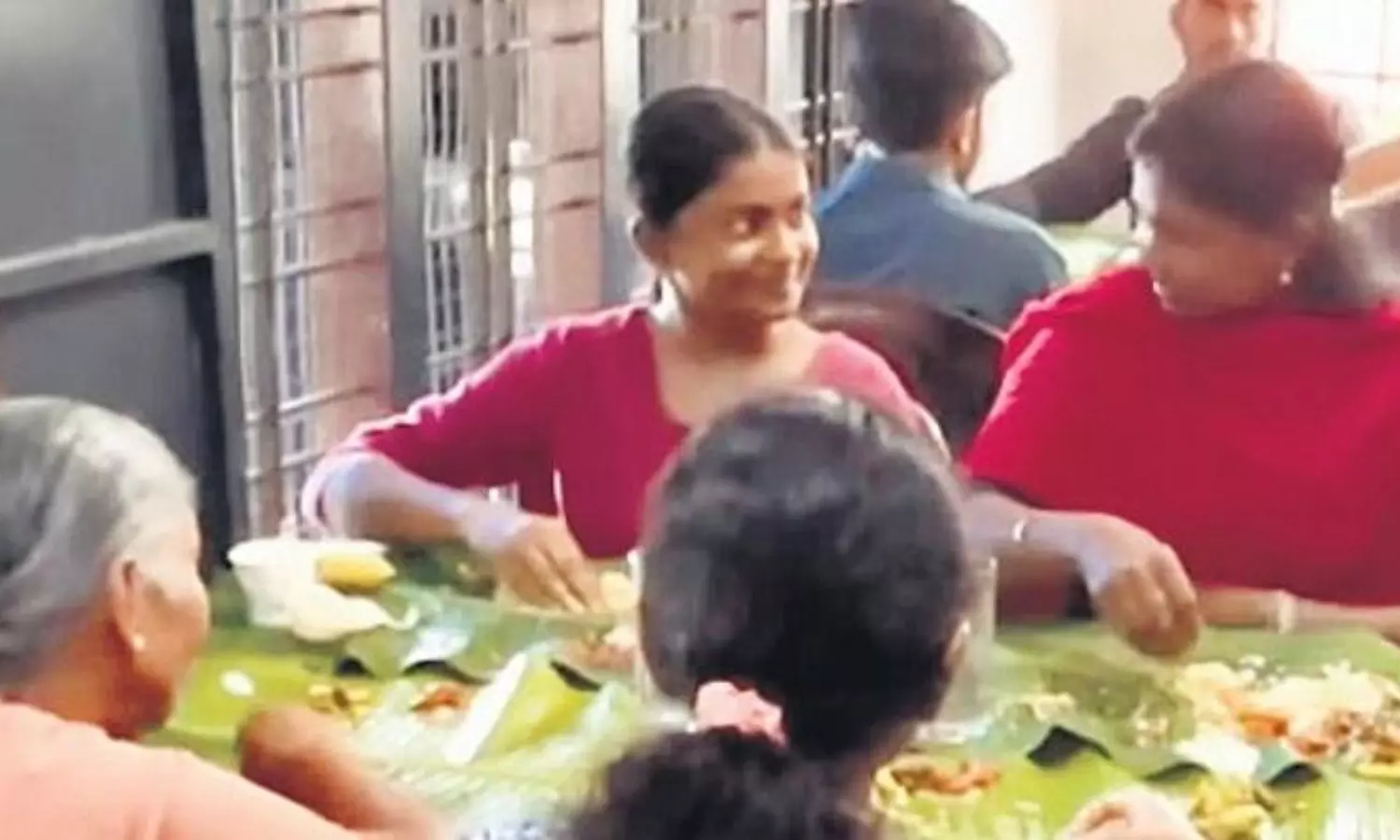 Kalpetta eatery continues 12-year tradition of serving free Onam sadhya