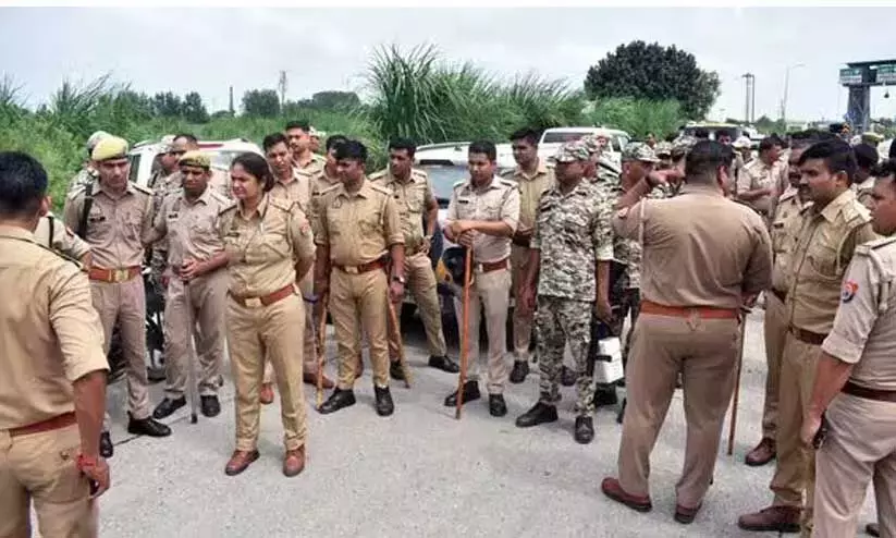 Message claiming terrorists with bombs in Mumbai: Police on alert