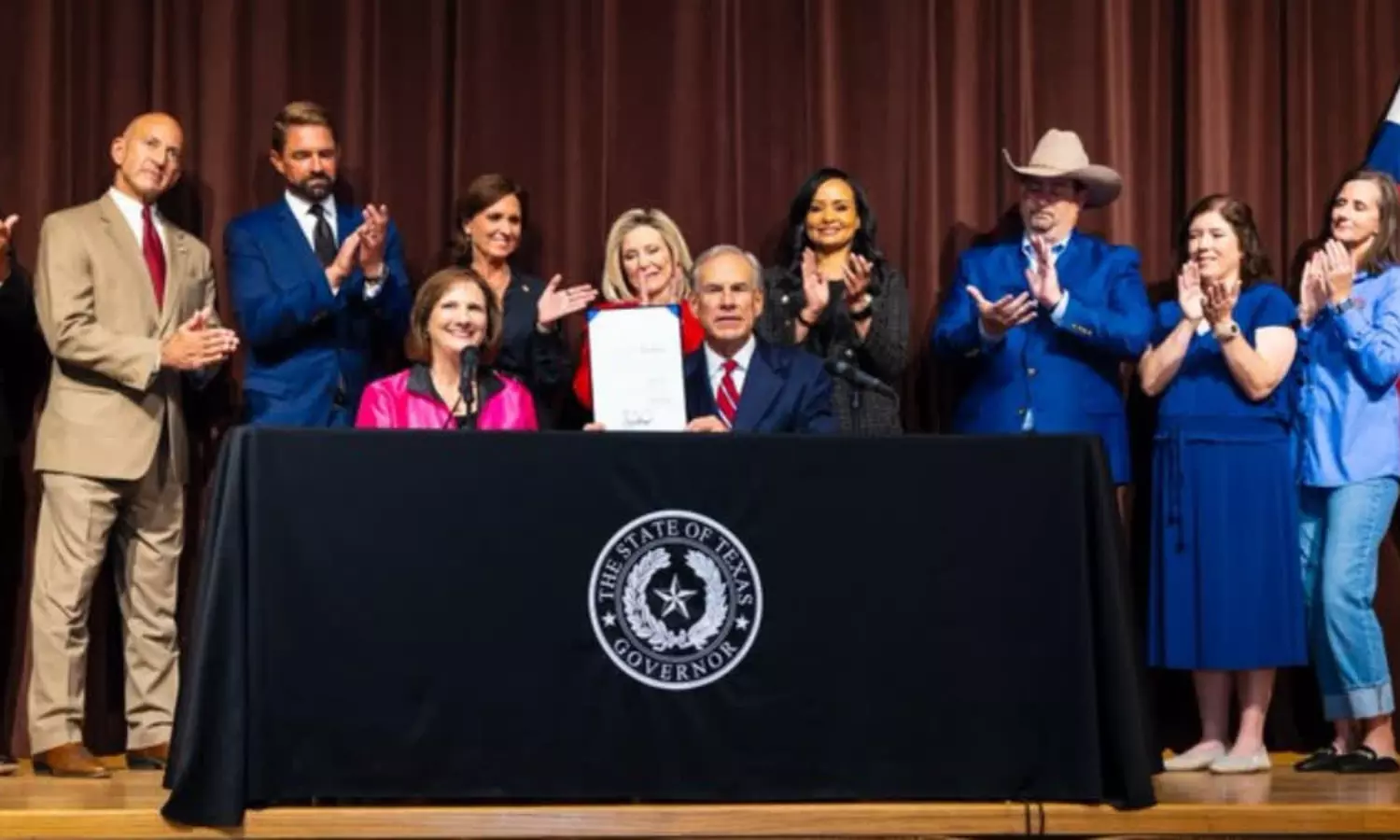 Texas governor bans Sharia law, urges reporting of violations
