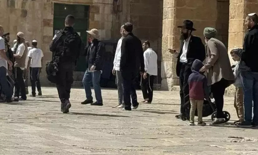 Israeli settlers illegally enter Al Aqsa Mosque, flouting status quo