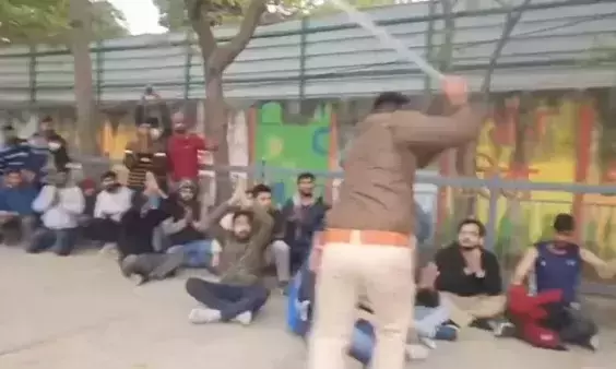 Police baton-charge Bihar job aspirants during protest in Patna