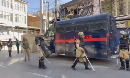 Curfew continues in Leh, Kargil; Home Ministry team meets LAD, KDA members