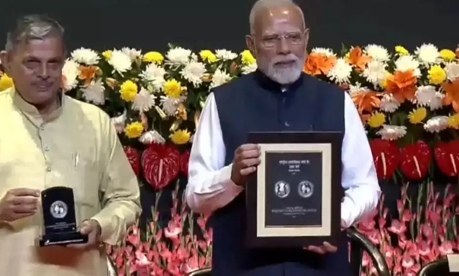 100 years of RSS: PM Modi releases coin with Bharat Mata for the first time, stamp recalling 1963 R-Day parade 100 years of RSS: PM Modi releases coin with Bharat Mata for the first time, stamp recalling 1963 R-Day parade