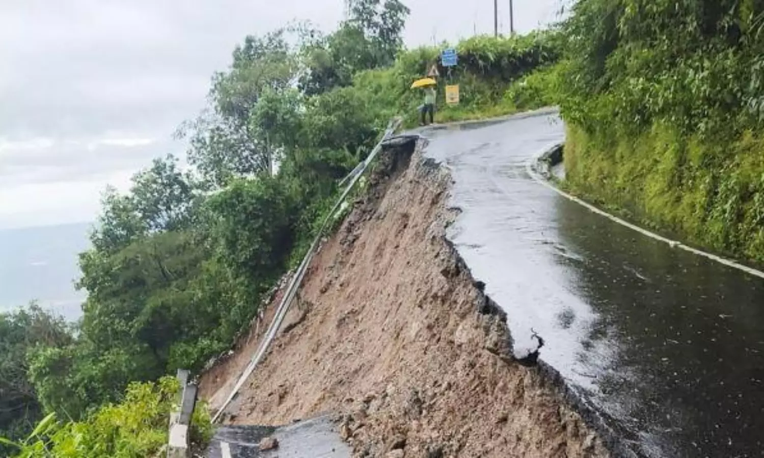 Heavy rains trigger massive landslides in Darjeeling; 18 dead